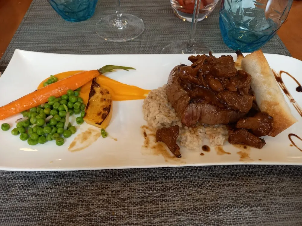 Pavé de Bœuf Au Jus de Girolles Et Assortiment de Legumes